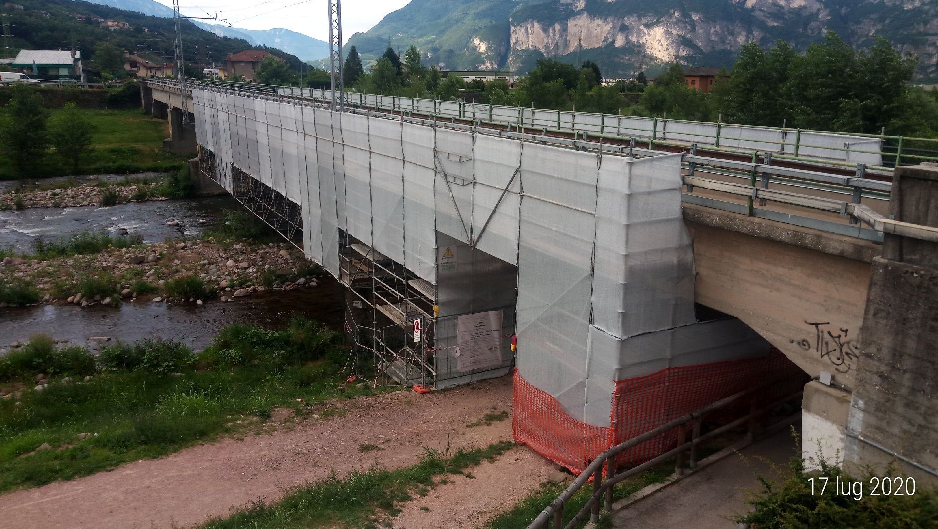 ingegneri ispezione cantiere nago