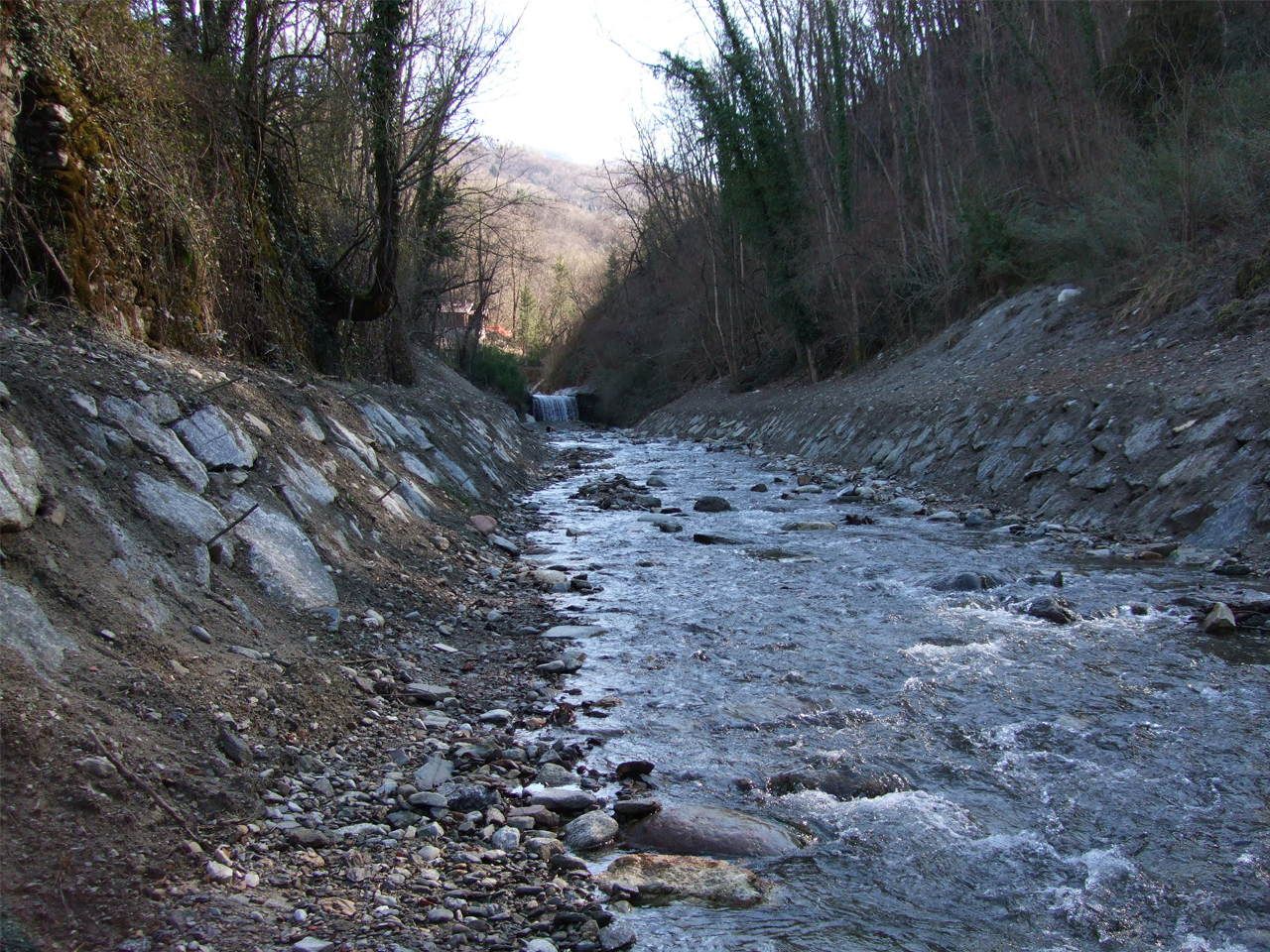 alveo letto torrente luino