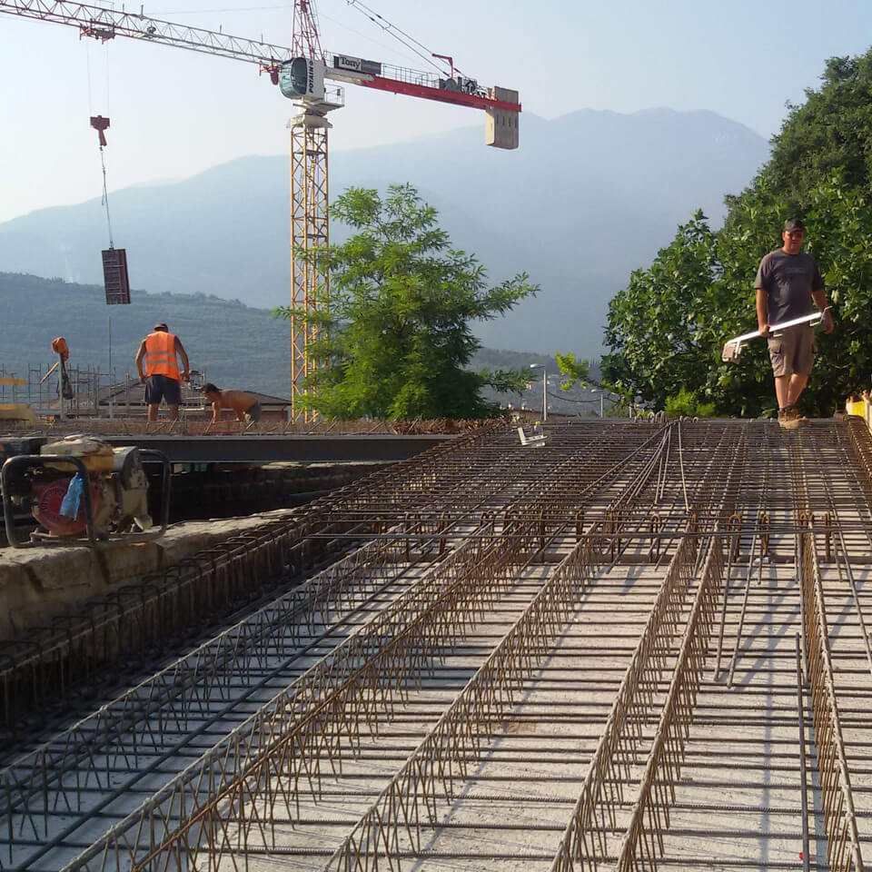 cantiere riva ciclabile gru