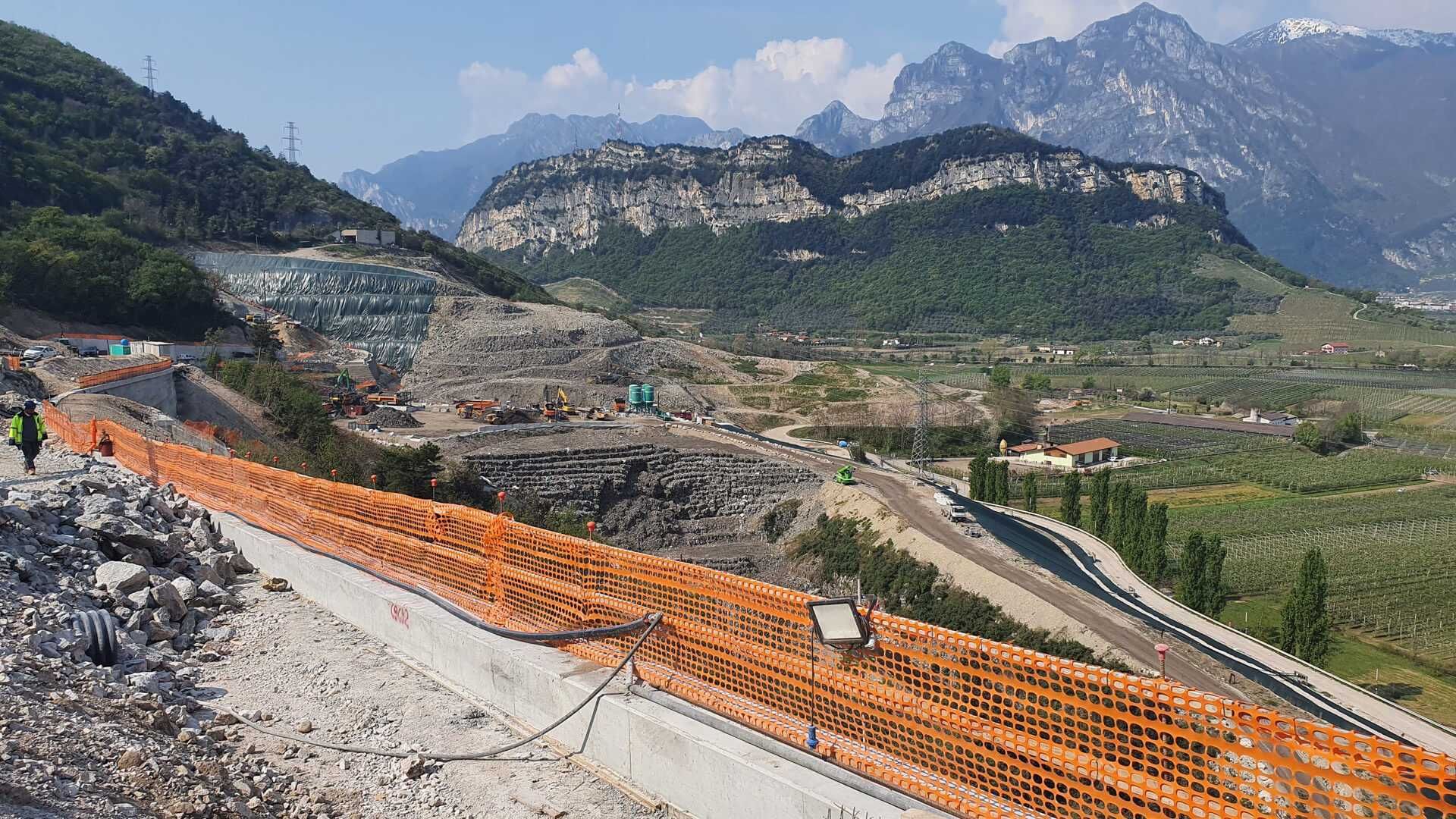 cantiere tunnel stradale loppio busa