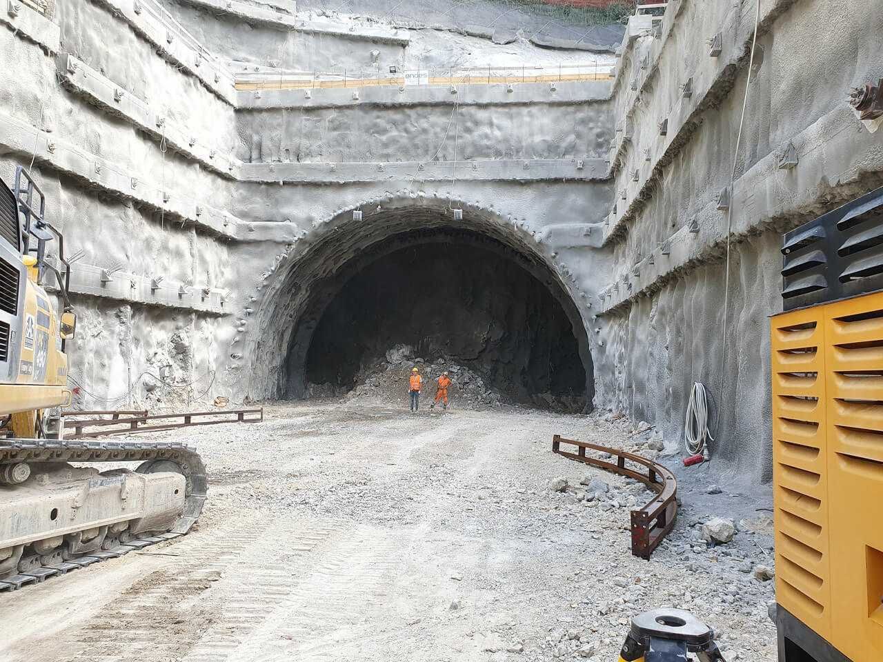 ingegneri ispezione cantiere nago