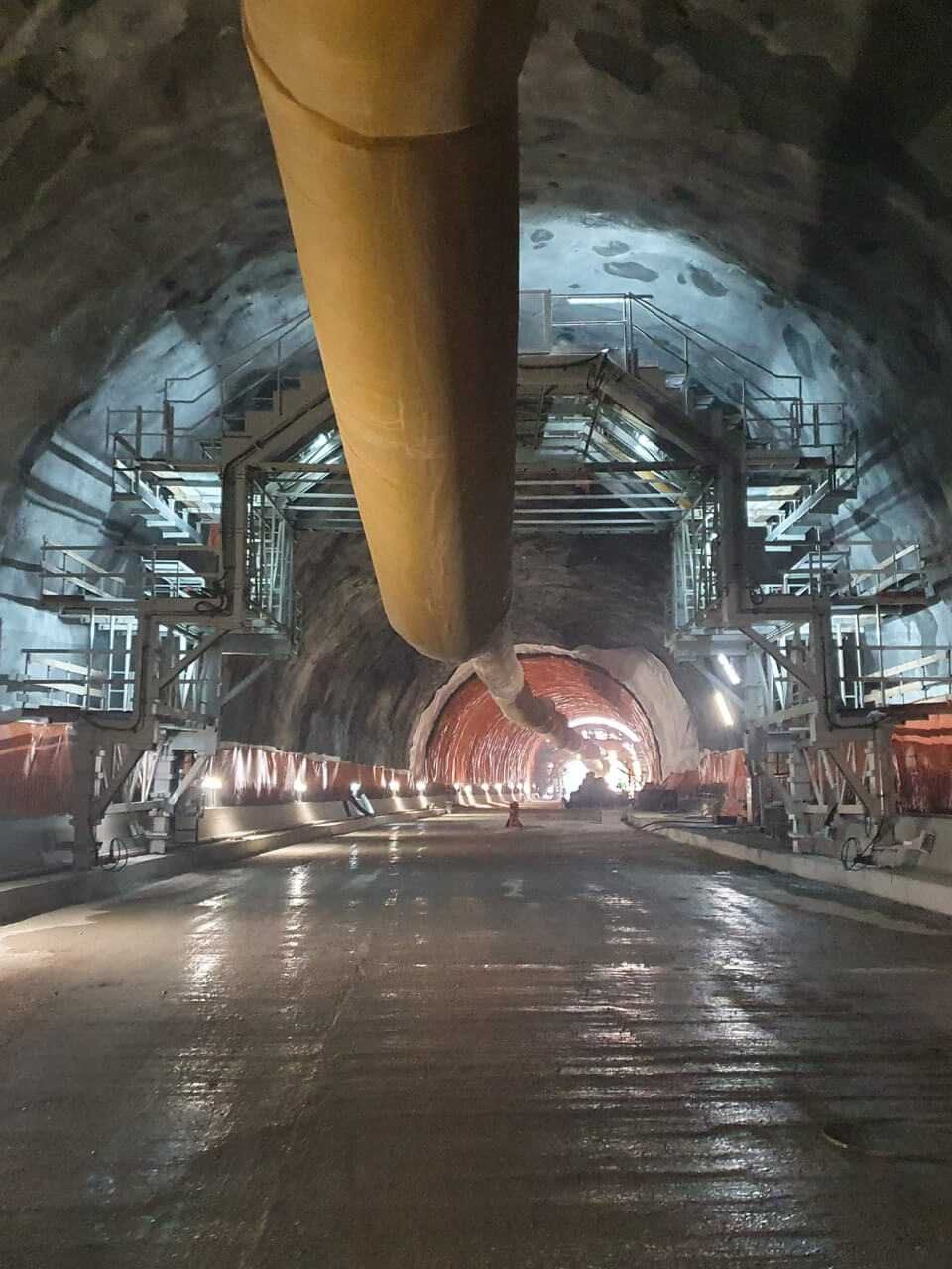 interno cantiere tunne stradale nago