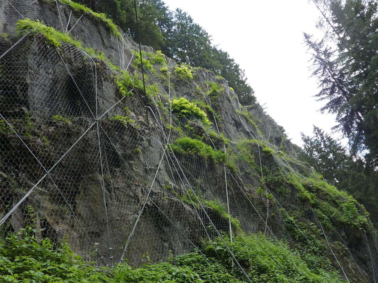 interventi consolidamento parete rocciosa