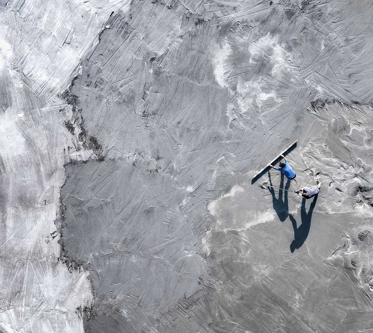 operai lavori ingengeria idraulica