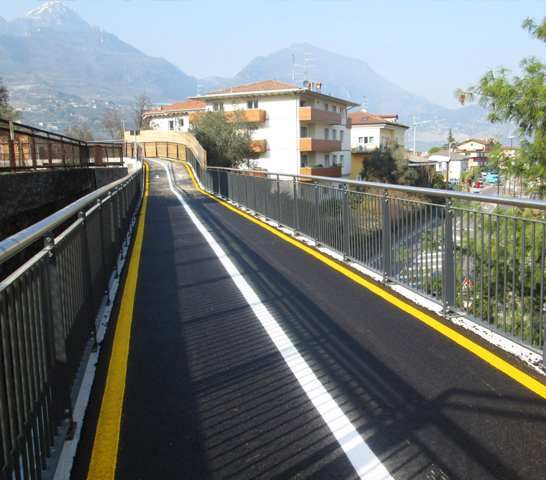 pista ciclopedonale ponte sopraelevato