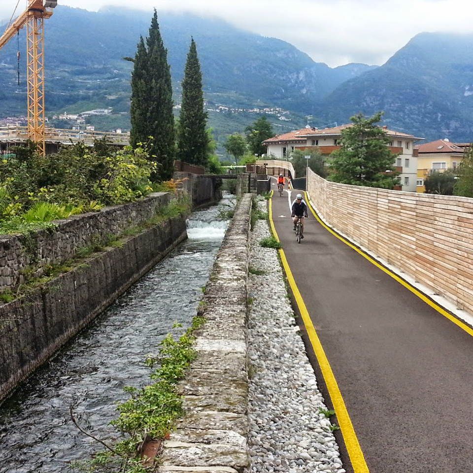 sistemazione argini pista ciclabile