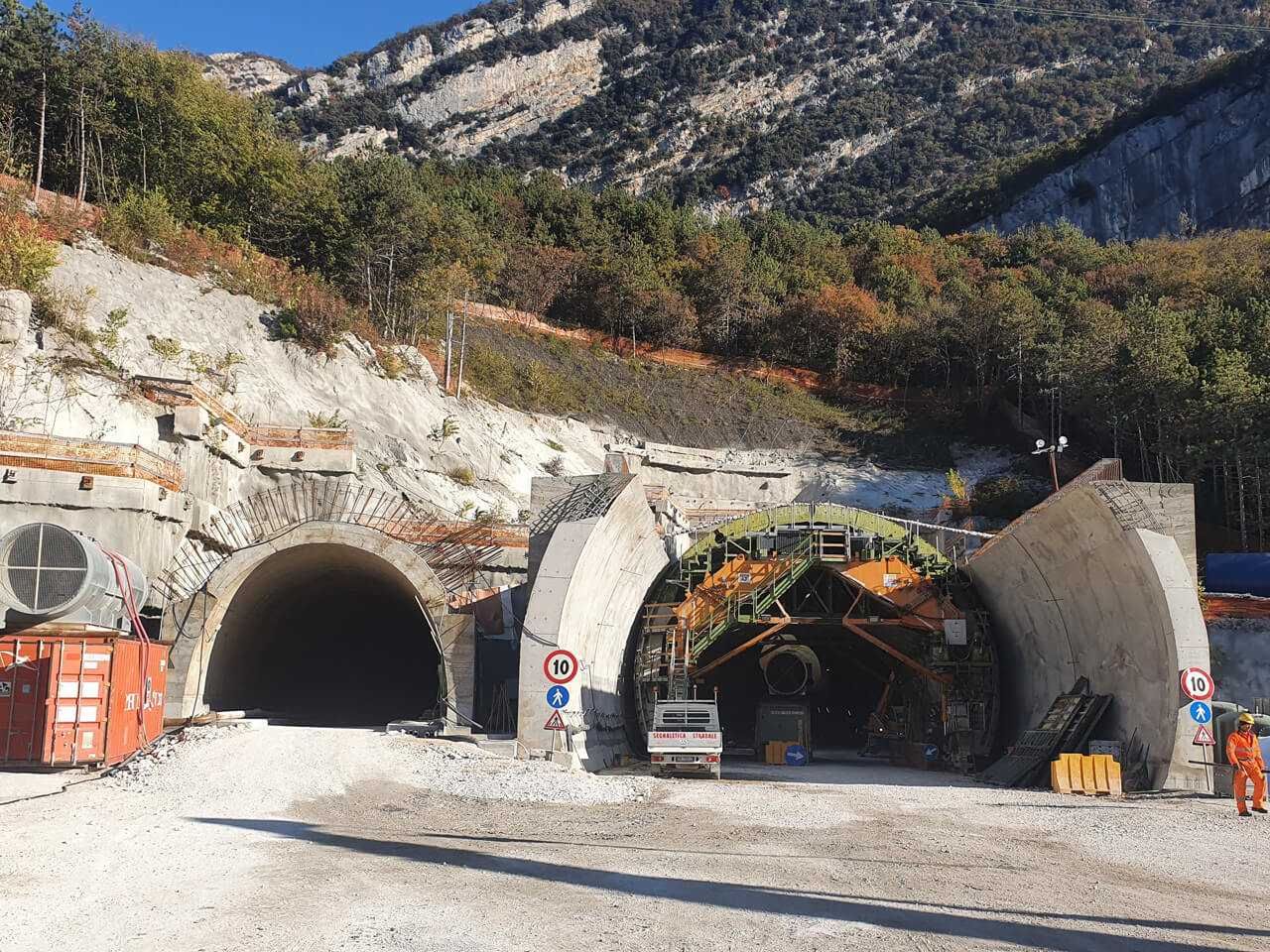 tunnel collegamento nago cantiere
